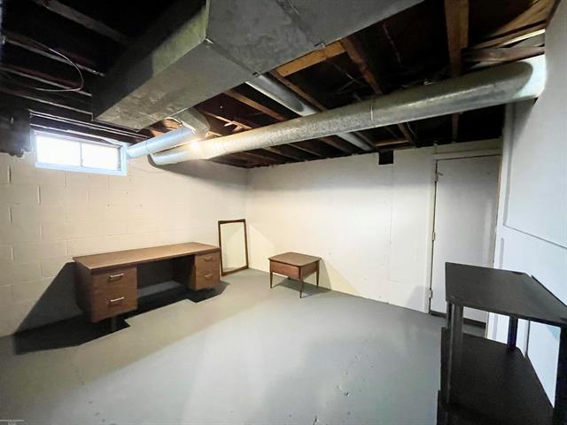 Builiding view seventeen for 12531 Common, Warren, MI. 48093