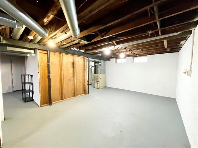 Builiding view sixteen for 12531 Common, Warren, MI. 48093