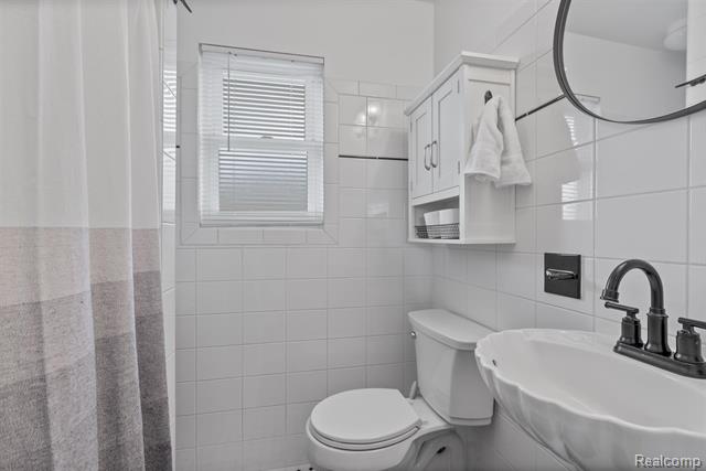 Builiding view fourteen for 22913 Lake, Saint Clair Shores, MI. 48082