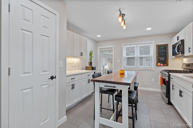 Builiding view nine for 22913 Lake, Saint Clair Shores, MI. 48082