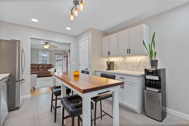 Builiding view ten for 22913 Lake, Saint Clair Shores, MI. 48082