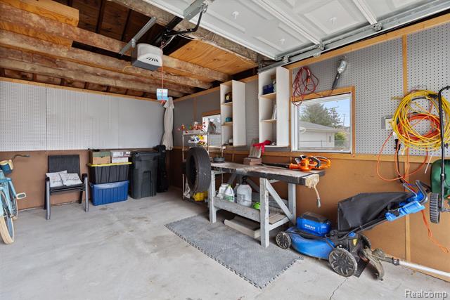 Builiding view thirty three for 22913 Lake, Saint Clair Shores, MI. 48082