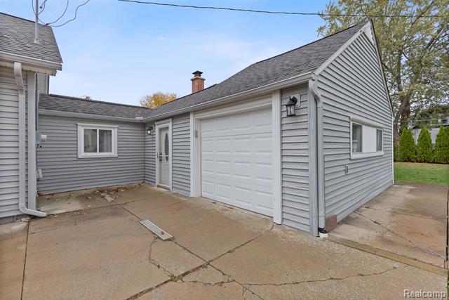 Builiding view thirty for 22913 Lake, Saint Clair Shores, MI. 48082