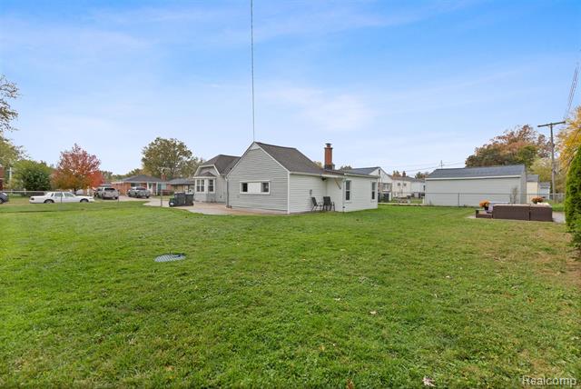 Builiding view twenty eight for 22913 Lake, Saint Clair Shores, MI. 48082