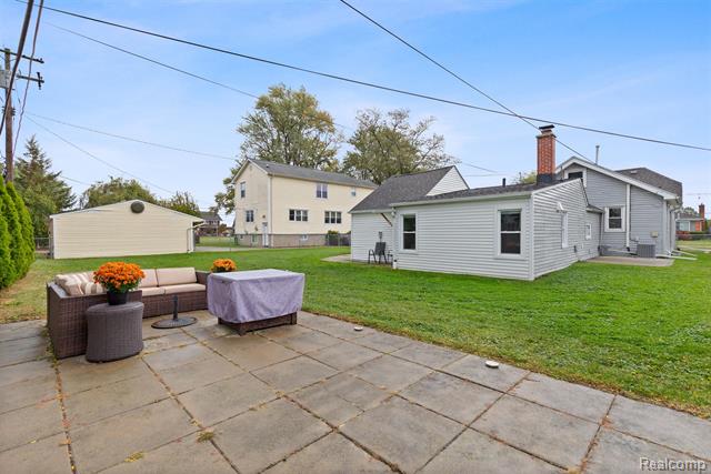 Builiding view twenty five for 22913 Lake, Saint Clair Shores, MI. 48082