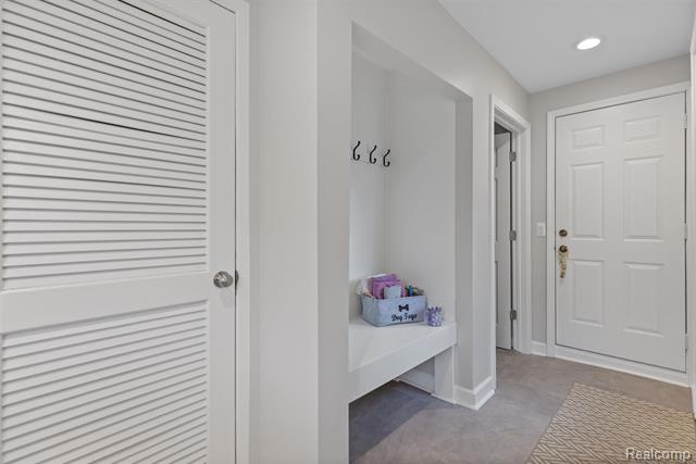 Builiding view twenty three for 22913 Lake, Saint Clair Shores, MI. 48082