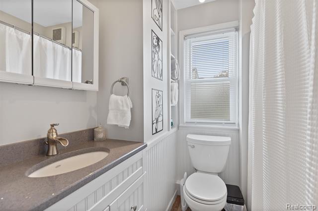 Builiding view twenty for 22913 Lake, Saint Clair Shores, MI. 48082