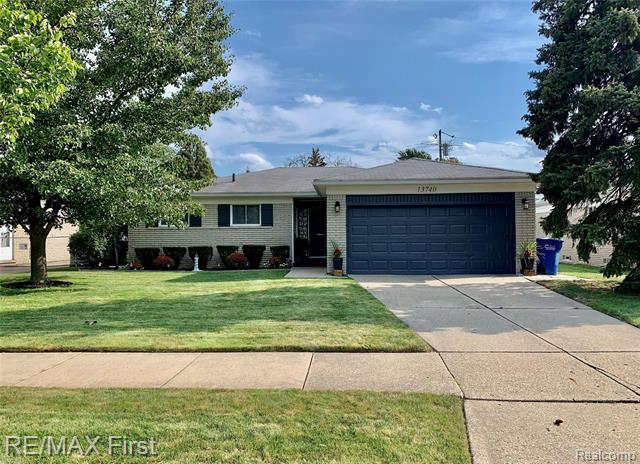 front view for 13740 Iowa, Warren, Mi. 48088