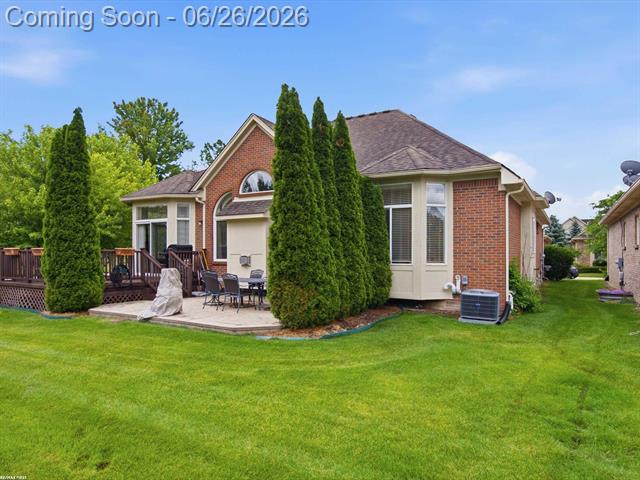 Builiding view forty six for 30161 Trailwood, Warren, MI. 48092