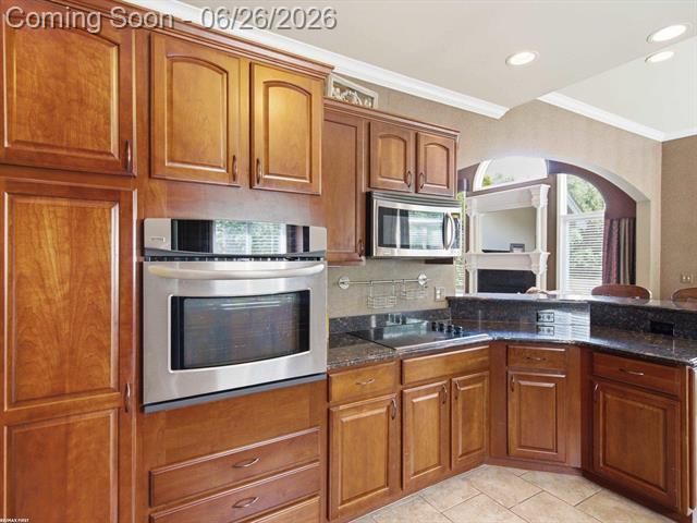 Builiding view seventeen for 30161 Trailwood, Warren, MI. 48092