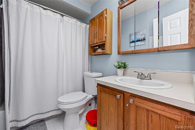 Builiding view fourteen for 22815 Furton, Saint Clair Shores, MI. 48082