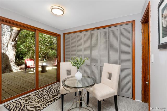 Builiding view fifteen for 21326 Flanders, Farmington, MI. 48335