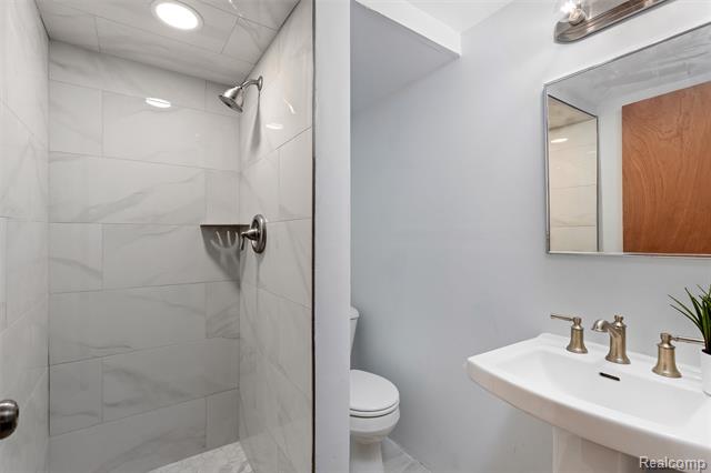 Builiding view fourteen for 21326 Flanders, Farmington, MI. 48335