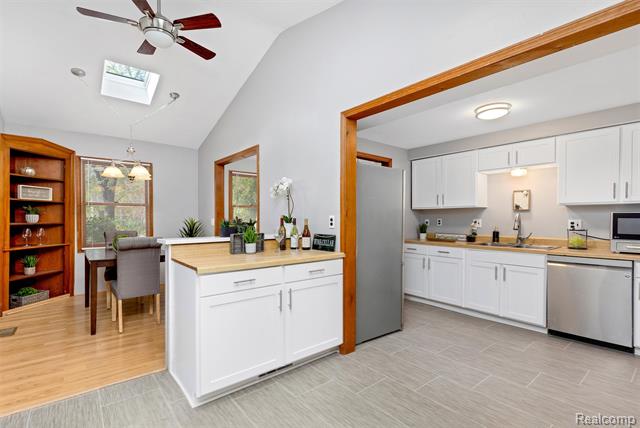 Builiding view six for 21326 Flanders, Farmington, MI. 48335