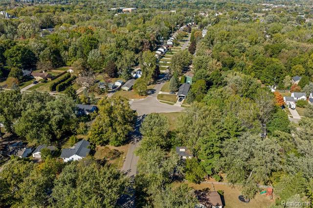 Builiding view twenty five for 21326 Flanders, Farmington, MI. 48335