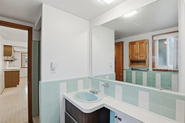 Builiding view fourteen for 11220 Canterbury, Warren, MI. 48093