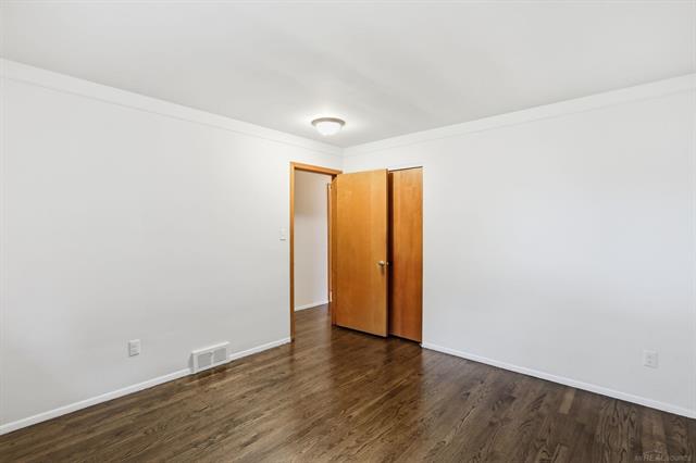 Builiding view nineteen for 11220 Canterbury, Warren, MI. 48093