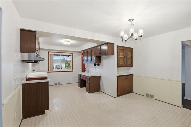 Builiding view seven for 11220 Canterbury, Warren, MI. 48093