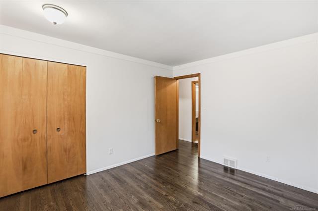 Builiding view seventeen for 11220 Canterbury, Warren, MI. 48093