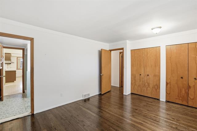 Builiding view thirteen for 11220 Canterbury, Warren, MI. 48093