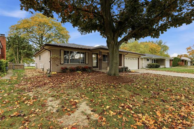 Builiding view twenty eight for 11220 Canterbury, Warren, MI. 48093