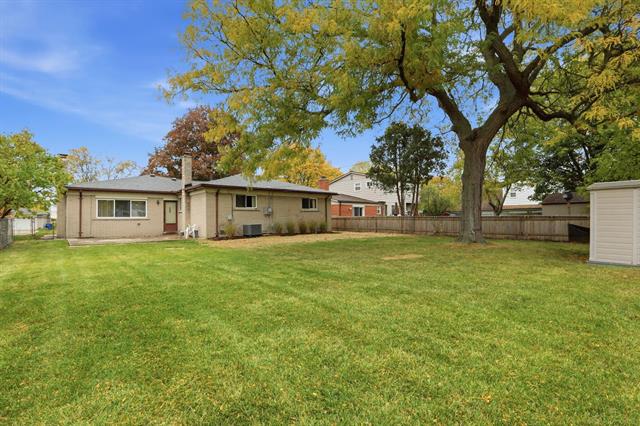 Builiding view twenty five for 11220 Canterbury, Warren, MI. 48093