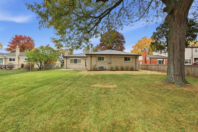 Builiding view twenty four for 11220 Canterbury, Warren, MI. 48093