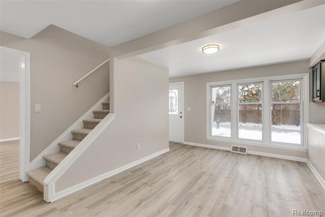 Builiding view eight for 21305 Oxford, Farmington, MI. 48336