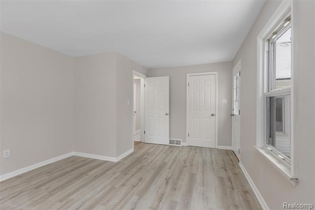 Builiding view fifteen for 21305 Oxford, Farmington, MI. 48336