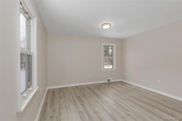 Builiding view fourteen for 21305 Oxford, Farmington, MI. 48336