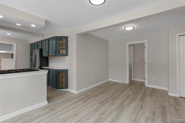 Builiding view nine for 21305 Oxford, Farmington, MI. 48336