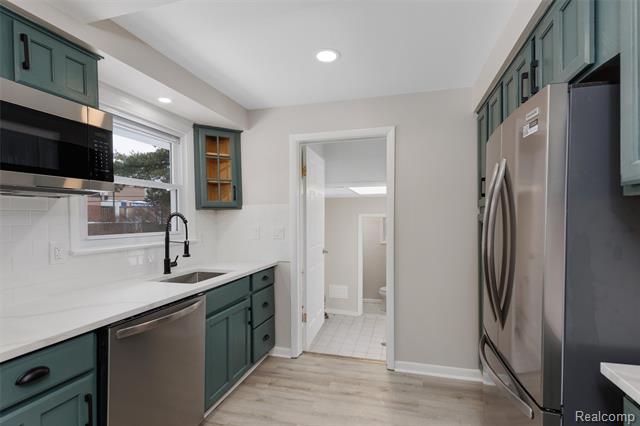 Builiding view nineteen for 21305 Oxford, Farmington, MI. 48336