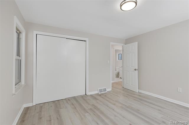 Builiding view seventeen for 21305 Oxford, Farmington, MI. 48336