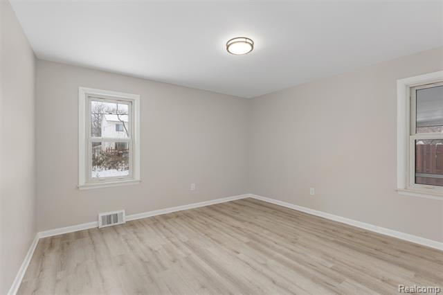 Builiding view sixteen for 21305 Oxford, Farmington, MI. 48336