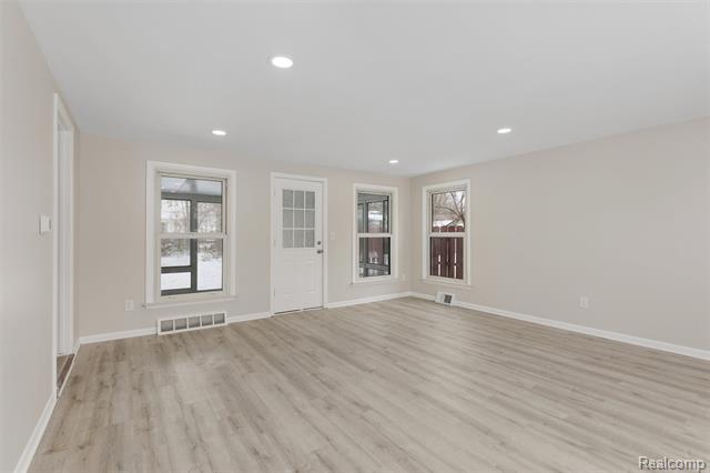 Builiding view ten for 21305 Oxford, Farmington, MI. 48336