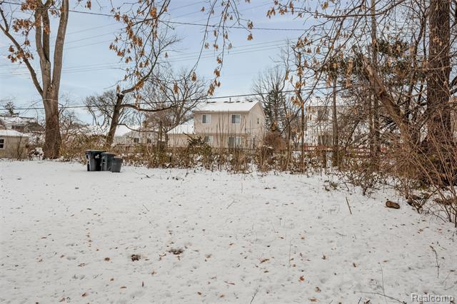 Builiding view thirty one for 21305 Oxford, Farmington, MI. 48336