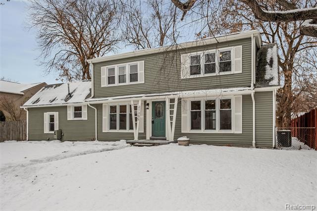 Builiding view twenty five for 21305 Oxford, Farmington, MI. 48336