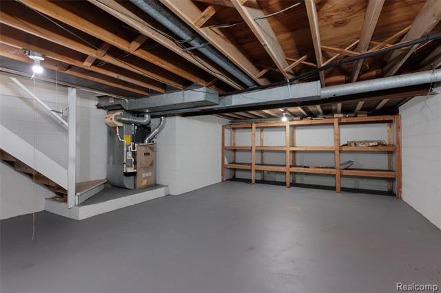 Builiding view twenty four for 21305 Oxford, Farmington, MI. 48336