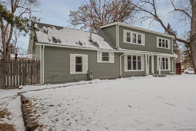 Builiding view twenty seven for 21305 Oxford, Farmington, MI. 48336