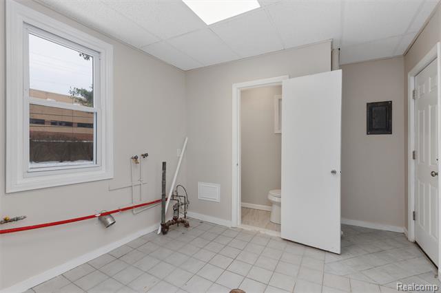 Builiding view twenty two for 21305 Oxford, Farmington, MI. 48336