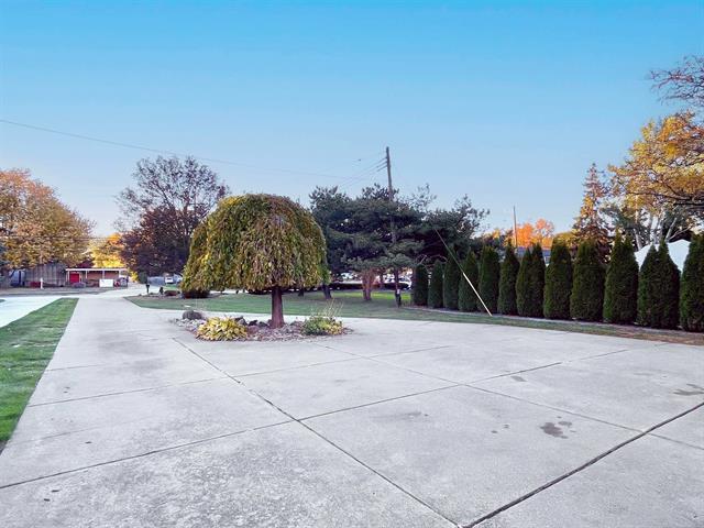 Builiding view five for 30214 Jefferson, Saint Clair Shores, MI. 48082