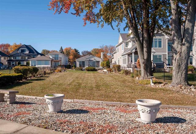 Builiding view forty six for 30214 Jefferson, Saint Clair Shores, MI. 48082