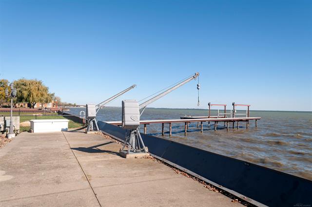 Builiding view forty three for 30214 Jefferson, Saint Clair Shores, MI. 48082