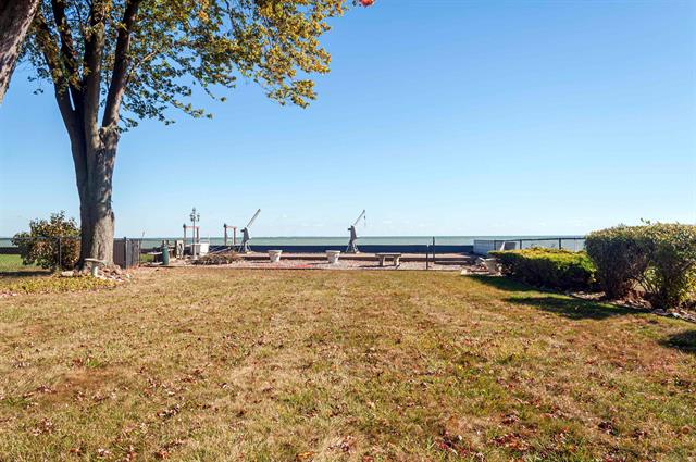 Builiding view forty two for 30214 Jefferson, Saint Clair Shores, MI. 48082