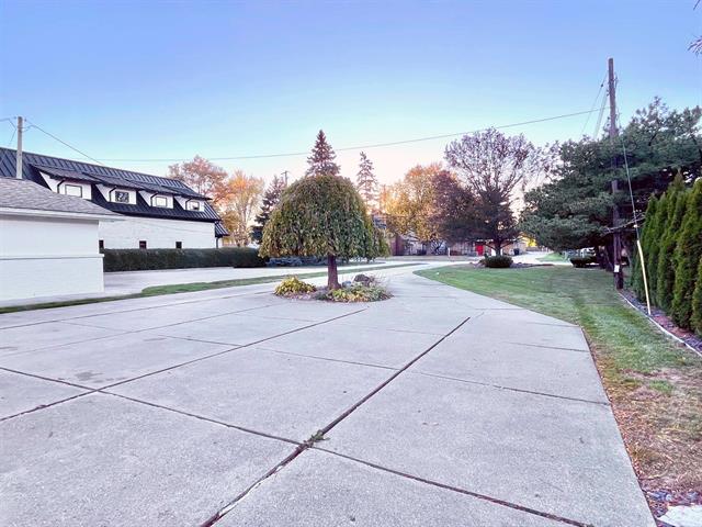 Builiding view four for 30214 Jefferson, Saint Clair Shores, MI. 48082