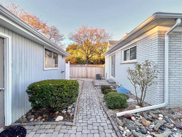 Builiding view seven for 30214 Jefferson, Saint Clair Shores, MI. 48082