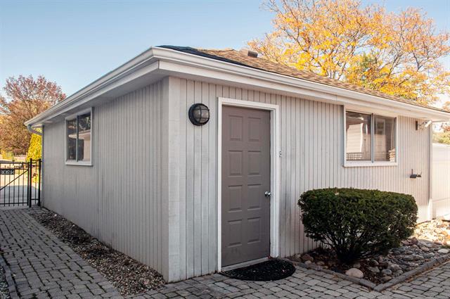 Builiding view six for 30214 Jefferson, Saint Clair Shores, MI. 48082