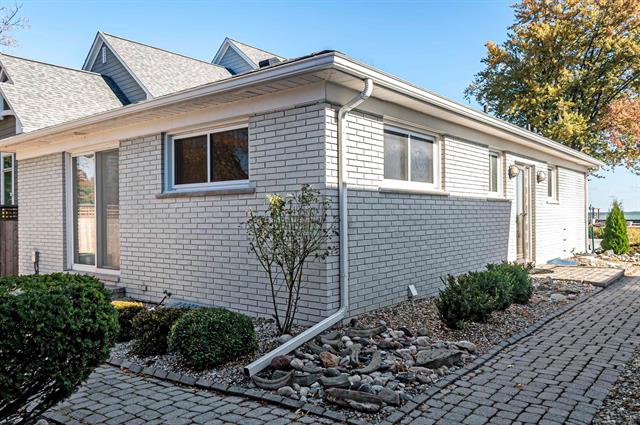 Builiding view ten for 30214 Jefferson, Saint Clair Shores, MI. 48082