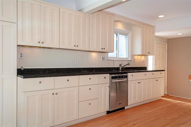 Builiding view thirteen for 30214 Jefferson, Saint Clair Shores, MI. 48082