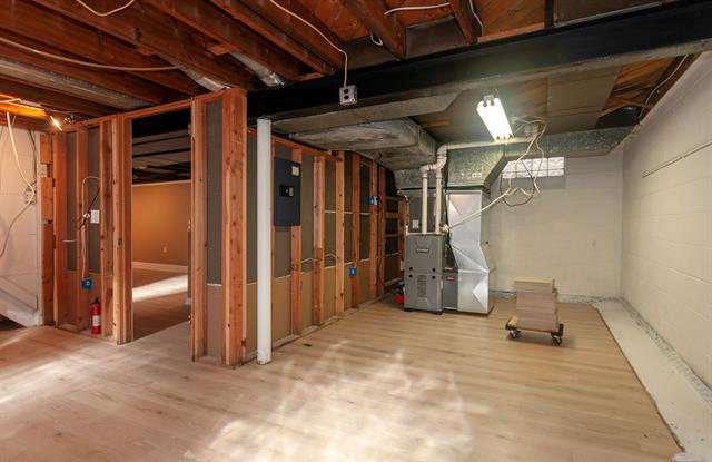 Builiding view thirty nine for 30214 Jefferson, Saint Clair Shores, MI. 48082